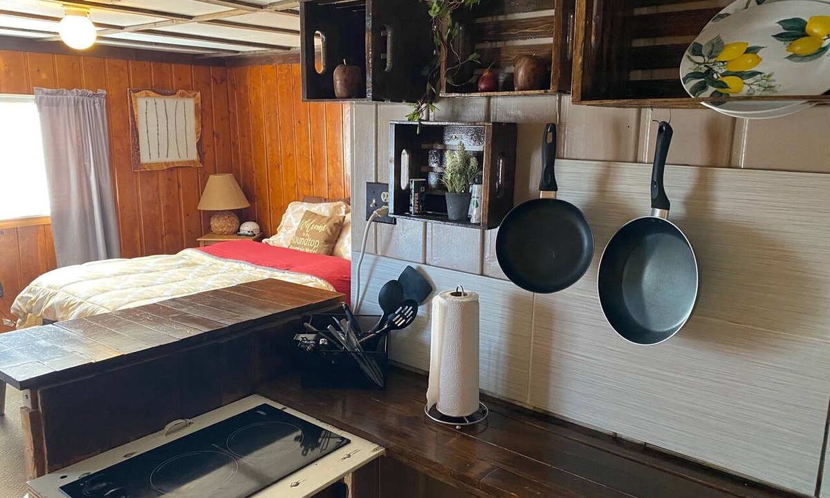 Thermopolis Hotel | Roundtop Mountain Vista - Cabins and Motel