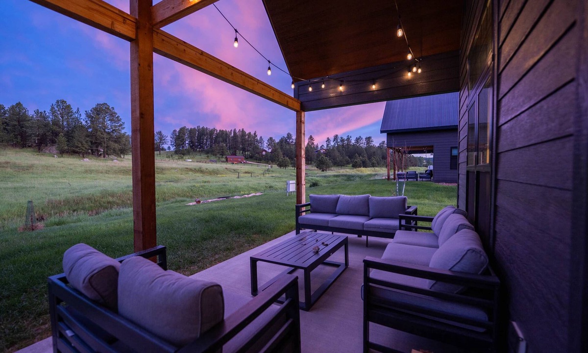 Custer House | Rushmore Cabin - 3 BD Cabin