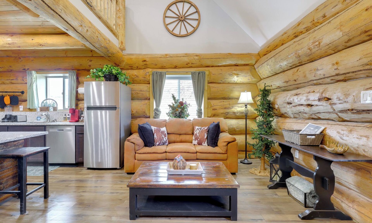 Gusher Cabin | 'Rustic Cliff Ranch' in Uintah Basin: Dogs Welcome