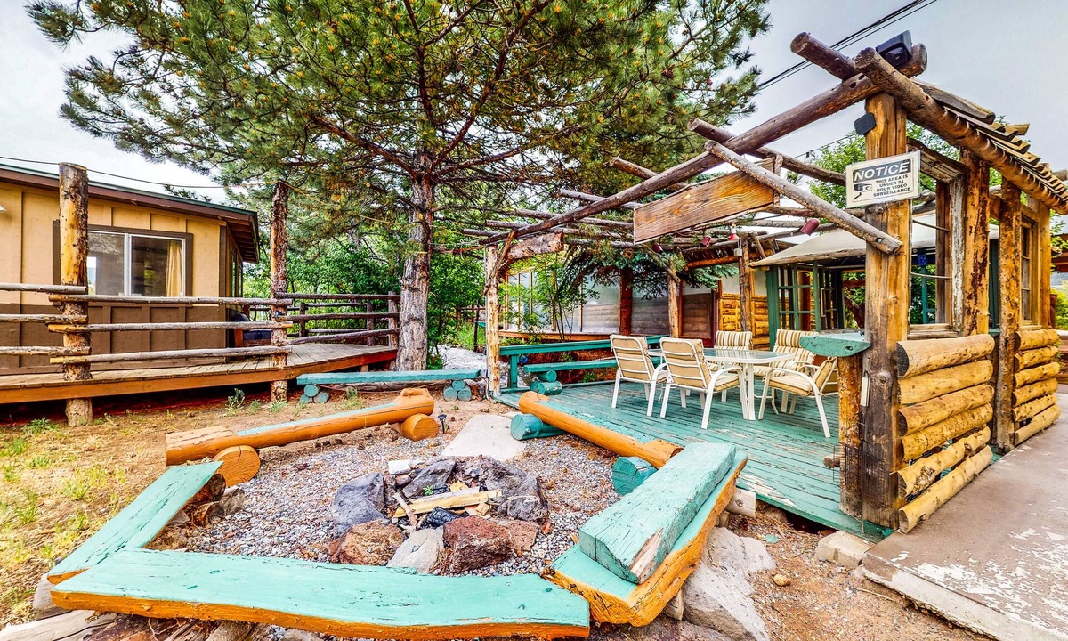 Cedaredge Cabin | Rustic hideaway with great shared amenities