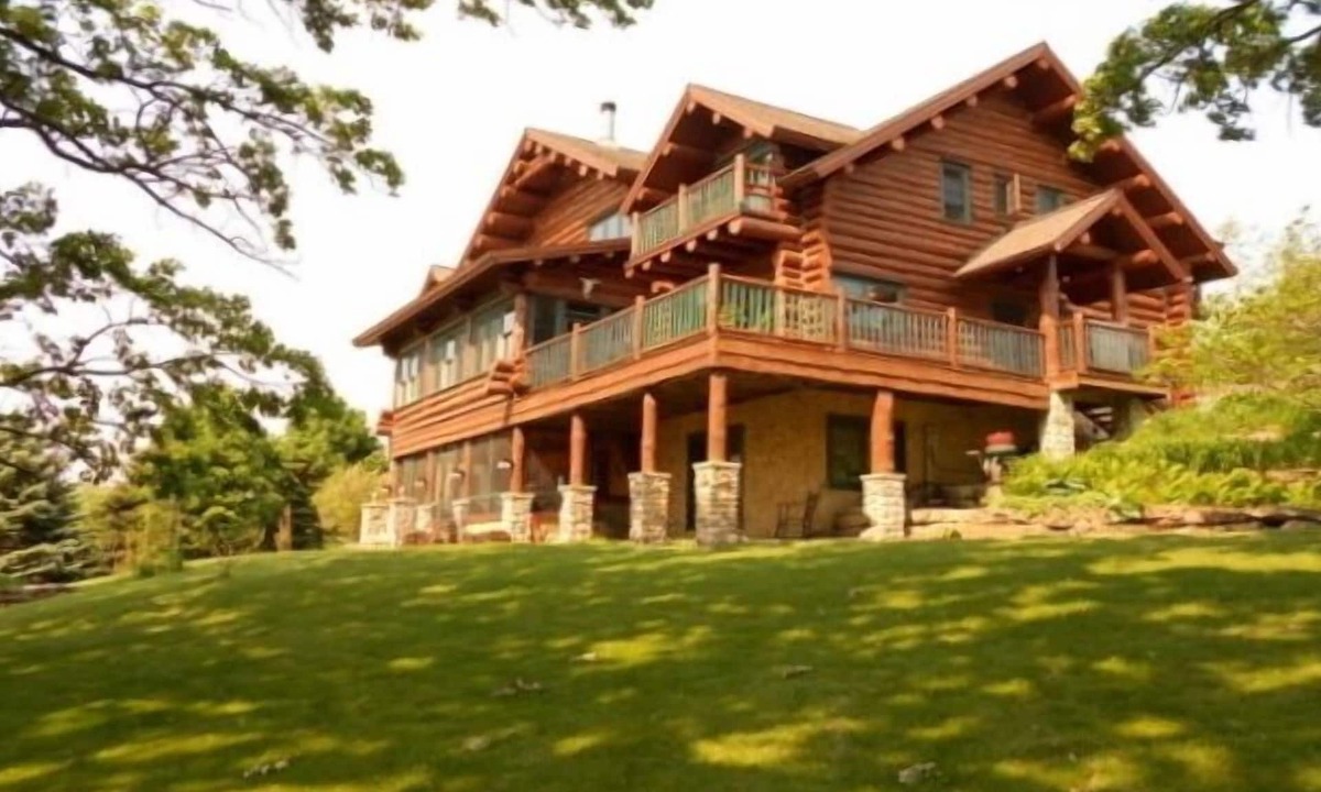 Blue Mounds Cabin | Rustic Luxury Awaits In This Beautiful Full Log Lodge On 44 Private Acres