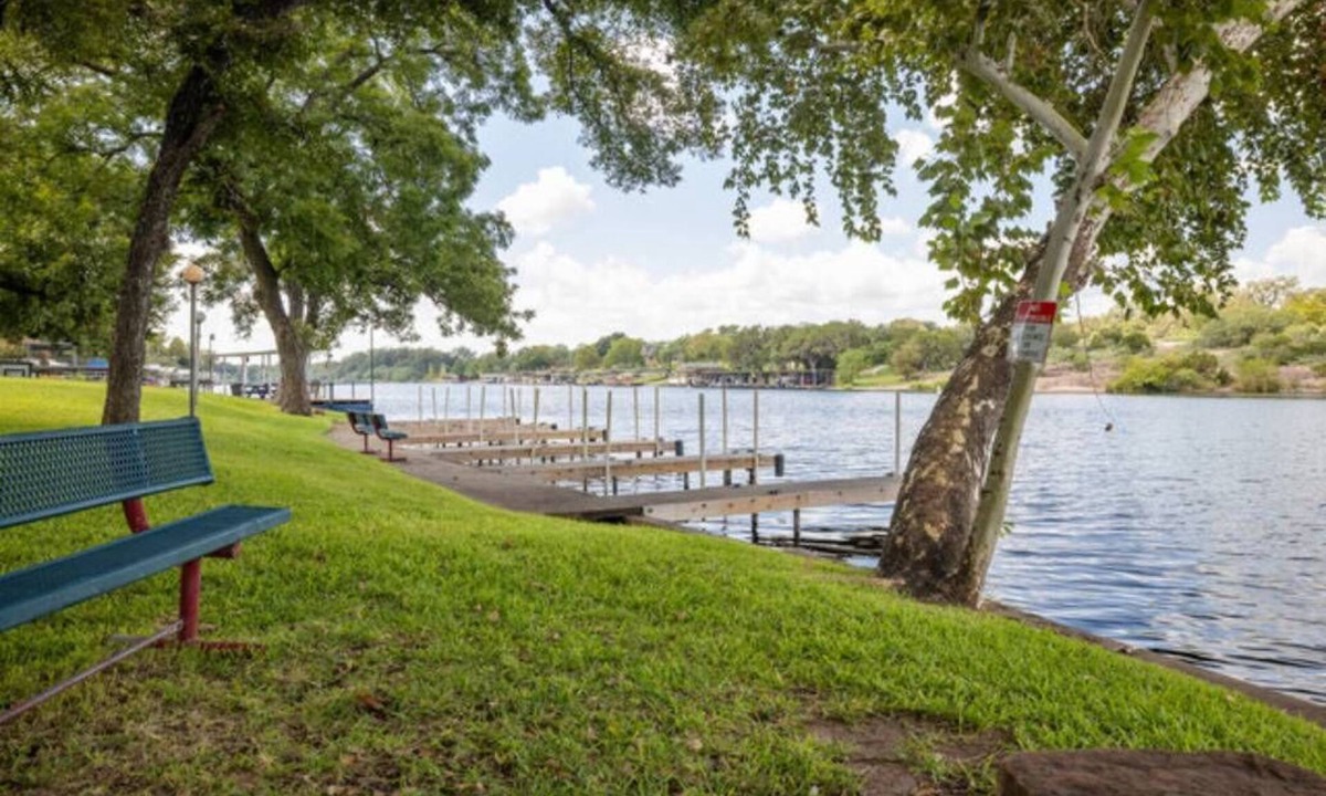 Burnet RV Rental | RV Site - Pull Through 37