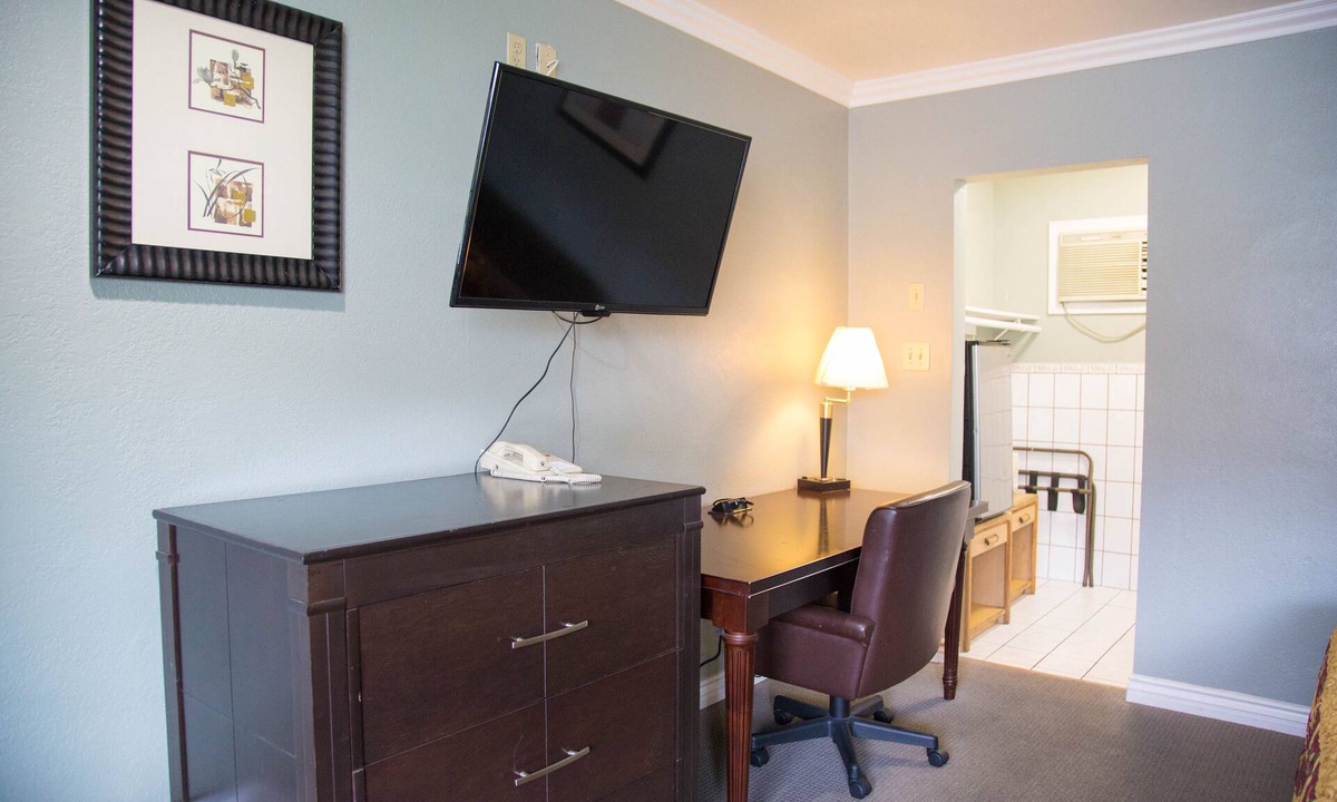 Southwest Anaheim Hotel | Sahara Motel