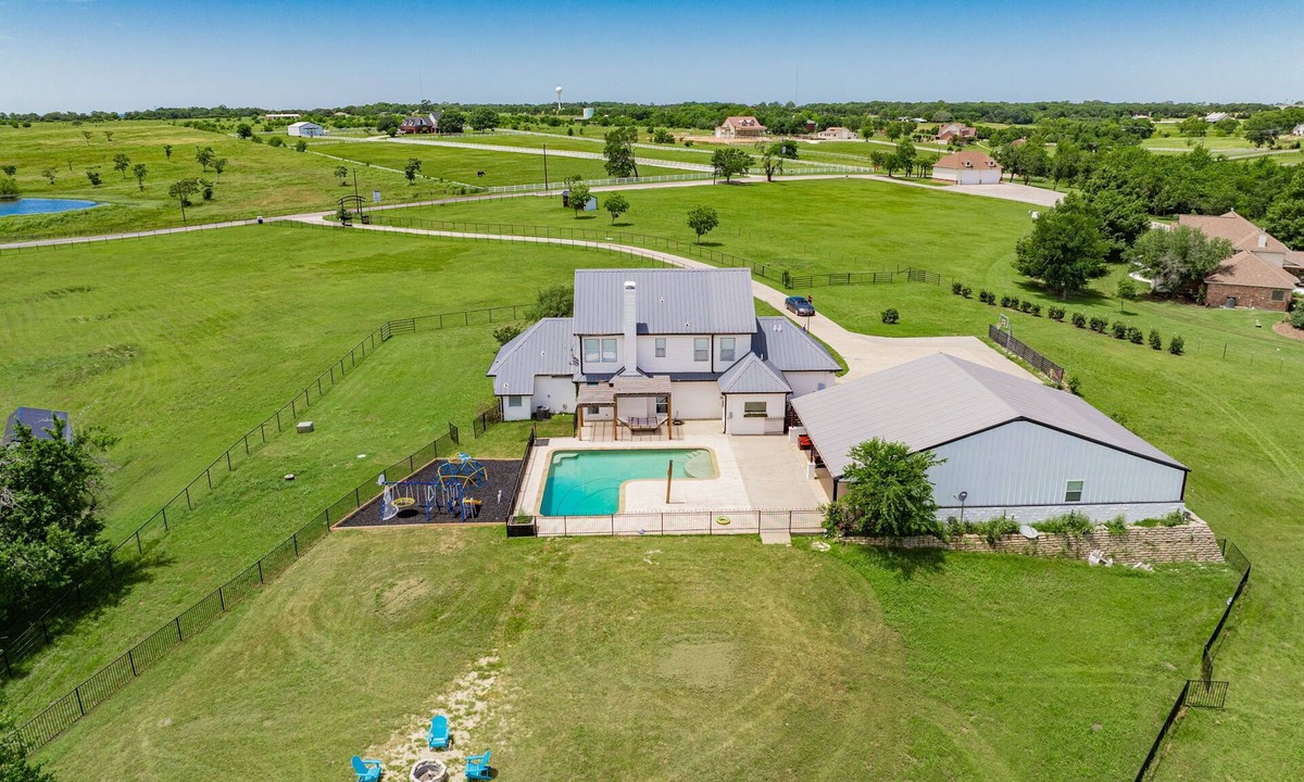 Gunter House | Sahvana Ranch - Unwind, Splash & Party