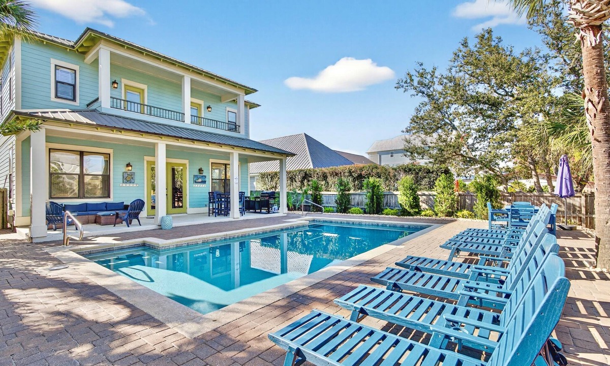 Crystal Beach House | Sand Pebble: Beach steps away, FREE Golf cart, Heated pool, Bunk rooms