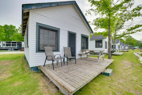 Cedarville House | Sandy Beach & Sunset Views: Lakefront Escape!