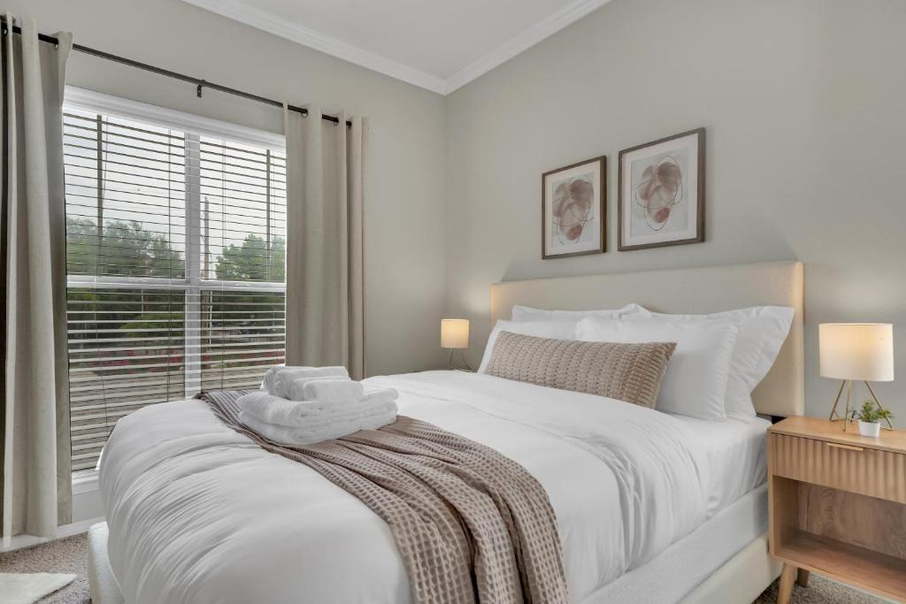 Far North Dallas Apartment | Sapphire 1BD Loft - Pool, Gym & Free Parking!