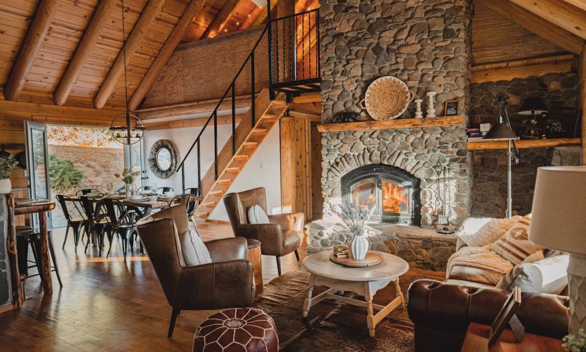 Mariposa Apartment | Scenic View Timber Lodge Hottub by Casa Oso