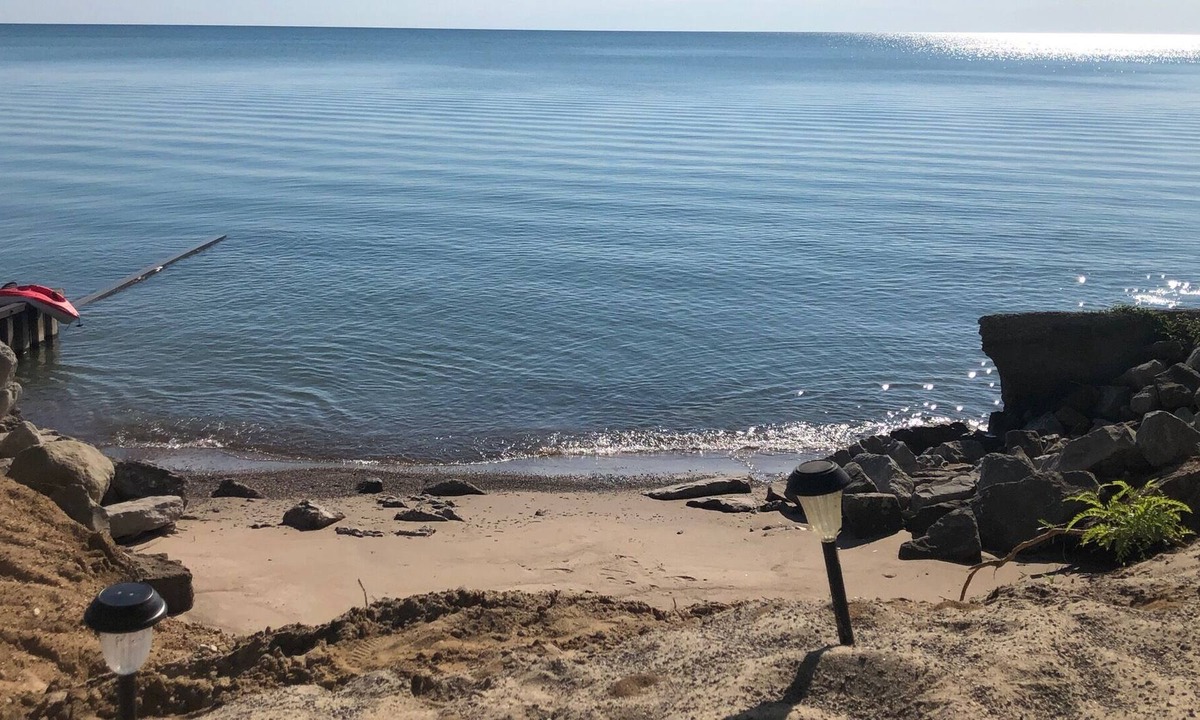 Jeddo Cottage | SEADOG: Lakefront at your doorstep, 50ft. private beach, 6 miles s of Lexington!