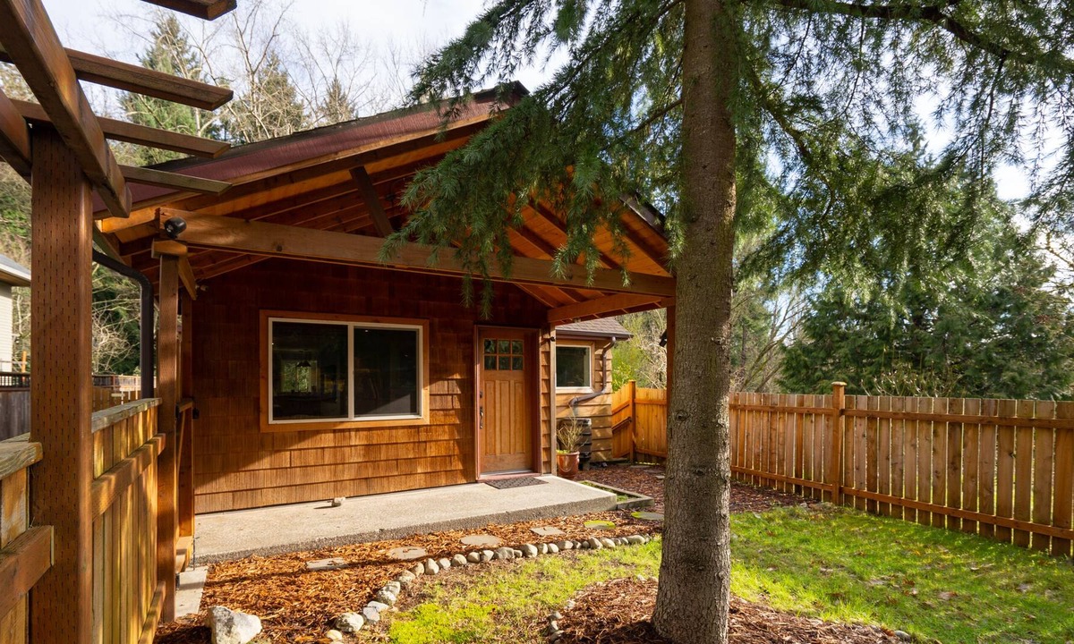 Lake City House | Seattle Charmer with private patio & green belt!