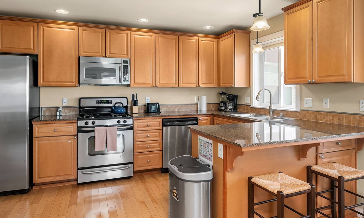 Stevens House | Seattle Vacation Home: Life's A Game - 3 bedrooms each w/dedicated bath