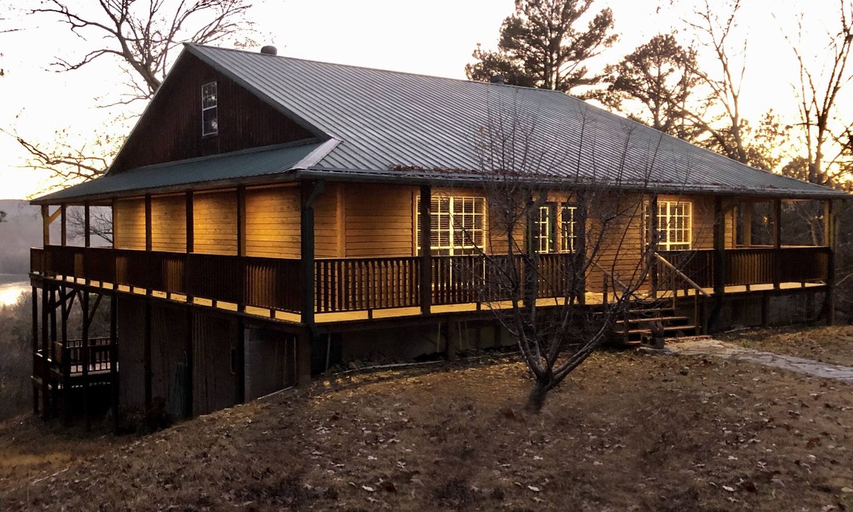 Calico Rock Cabin | Secluded 3 Acres on the White River. Custom Cabin with HotTub and Fire Pit!