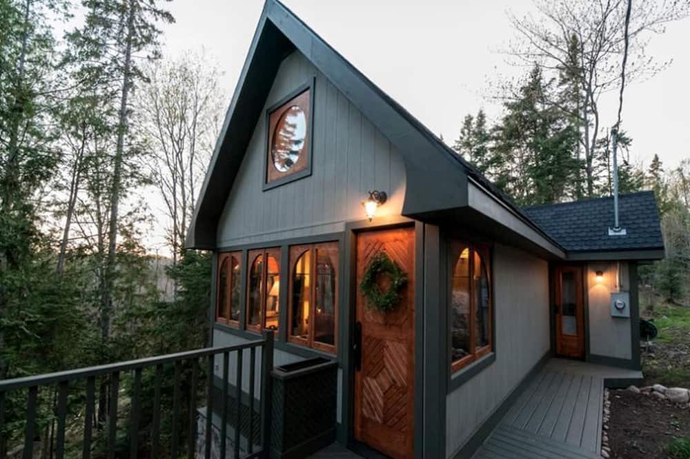 Powassan Cottage | Secluded and Romantic Cottage Rental with Stunning Gardens in Powassan, Ontario