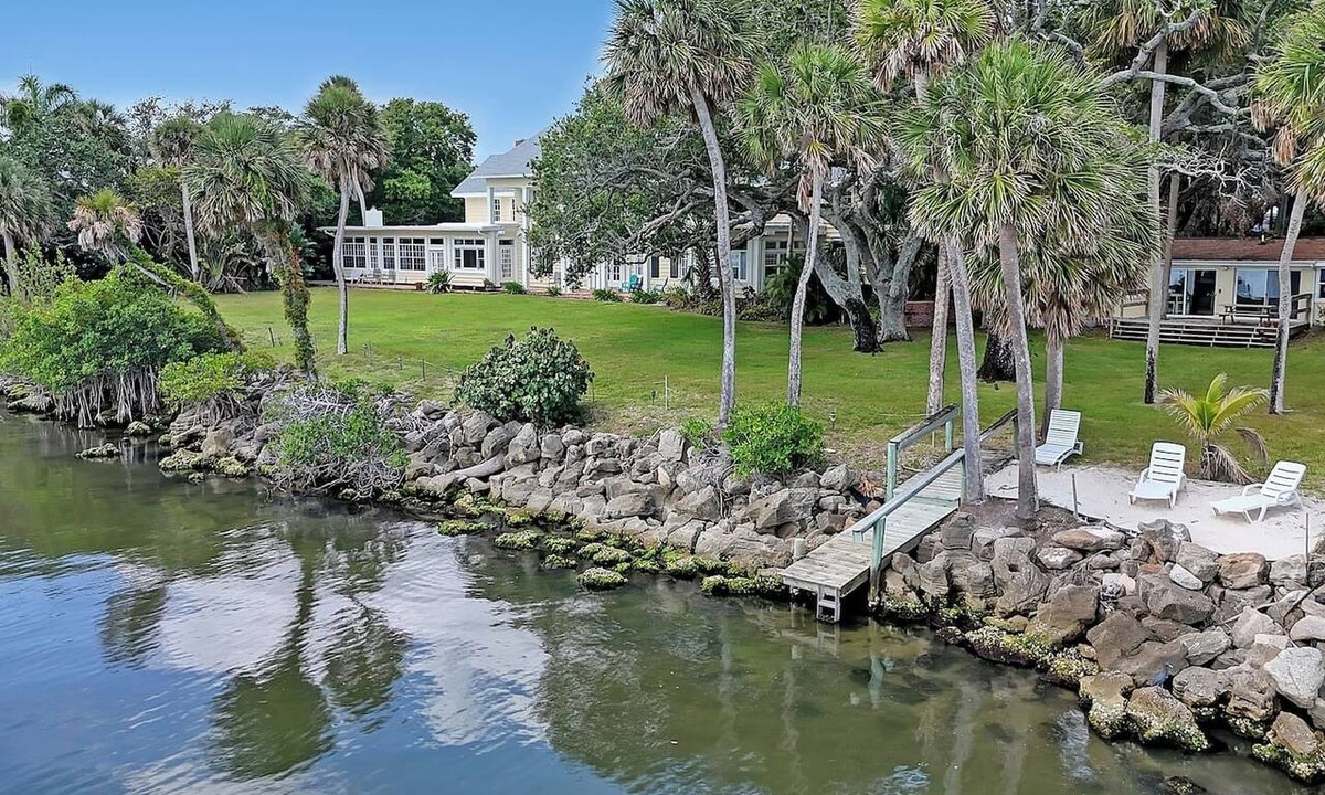 Tropic Apartment | See Wildlife Daily 2bd/2ba Riverfront Entire Apt