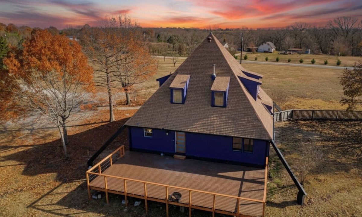 Van Alstyne House | Serene peaceful Purple Pyramid Escape 2 Bed 2 Bath