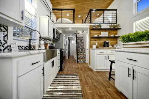 Clayton House | Serene Tiny Home Retreat with Sunrise Lake & Mountain Views in Pushmataha County, Oklahoma