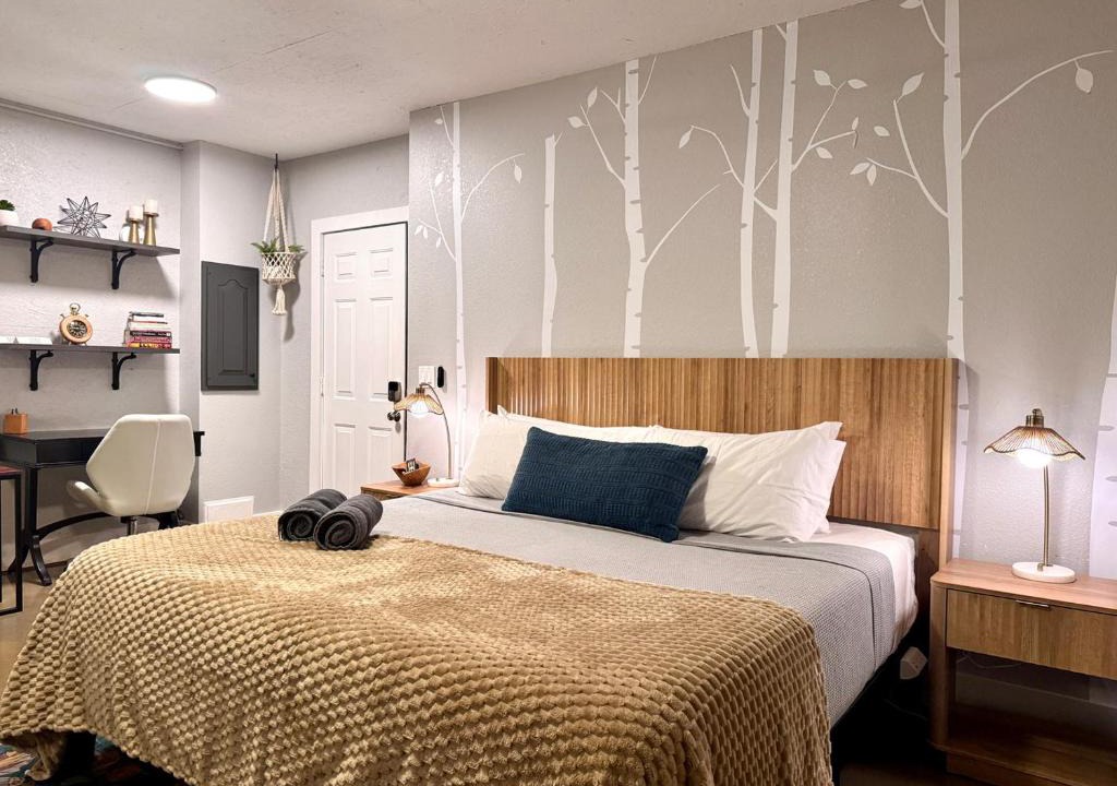 McLean County Apartment | Set on peaceful 5 acres, 5 min from town, Private Building, Level 2 EV Charger