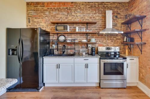 Marshall Apartment | Shop, Dine & Unwind at Historic Dtwn Marshall Apt