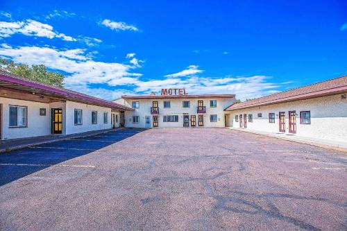 Hurley Hotel | Silver Street Motel by OYO