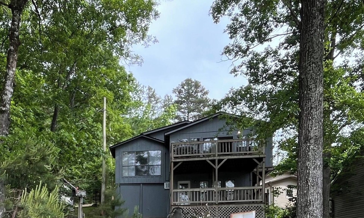 Rockwell Cabin | Simple 3 Bedroom Family Cabin on a Quiet Lake Hamilton Cove