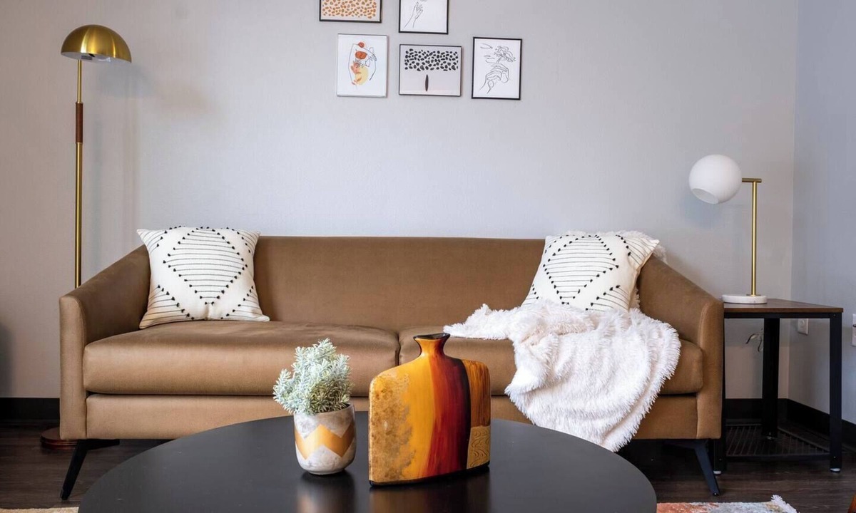 Des Moines Apartment | Sleepover | Serene 1BD/1BA - Downtown Des Moines