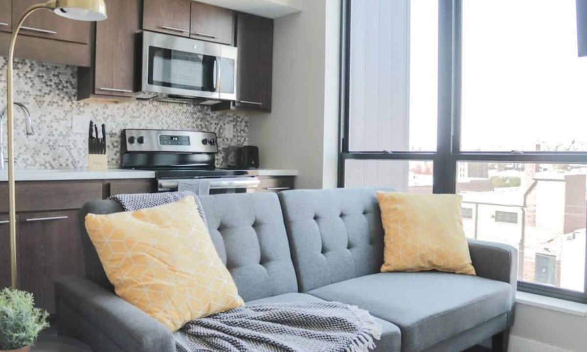 Downtown Des Moines Apartment | Sleepover: Vibrant Studio - Downtown Des Moines