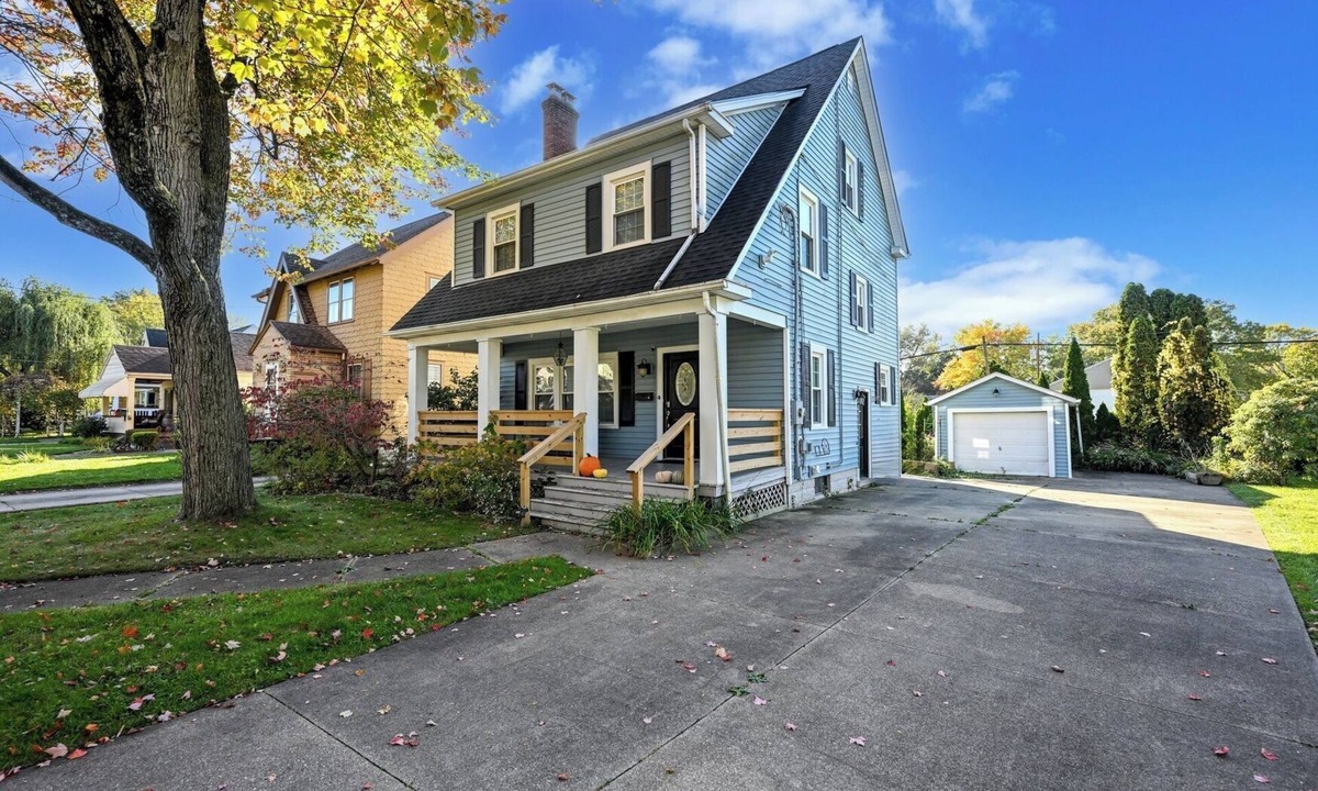 Akron House | Sleeps 5-12, BBQ, AC/Heating, Wi-Fi, Parks 6, Outdoor Smoking Allowed