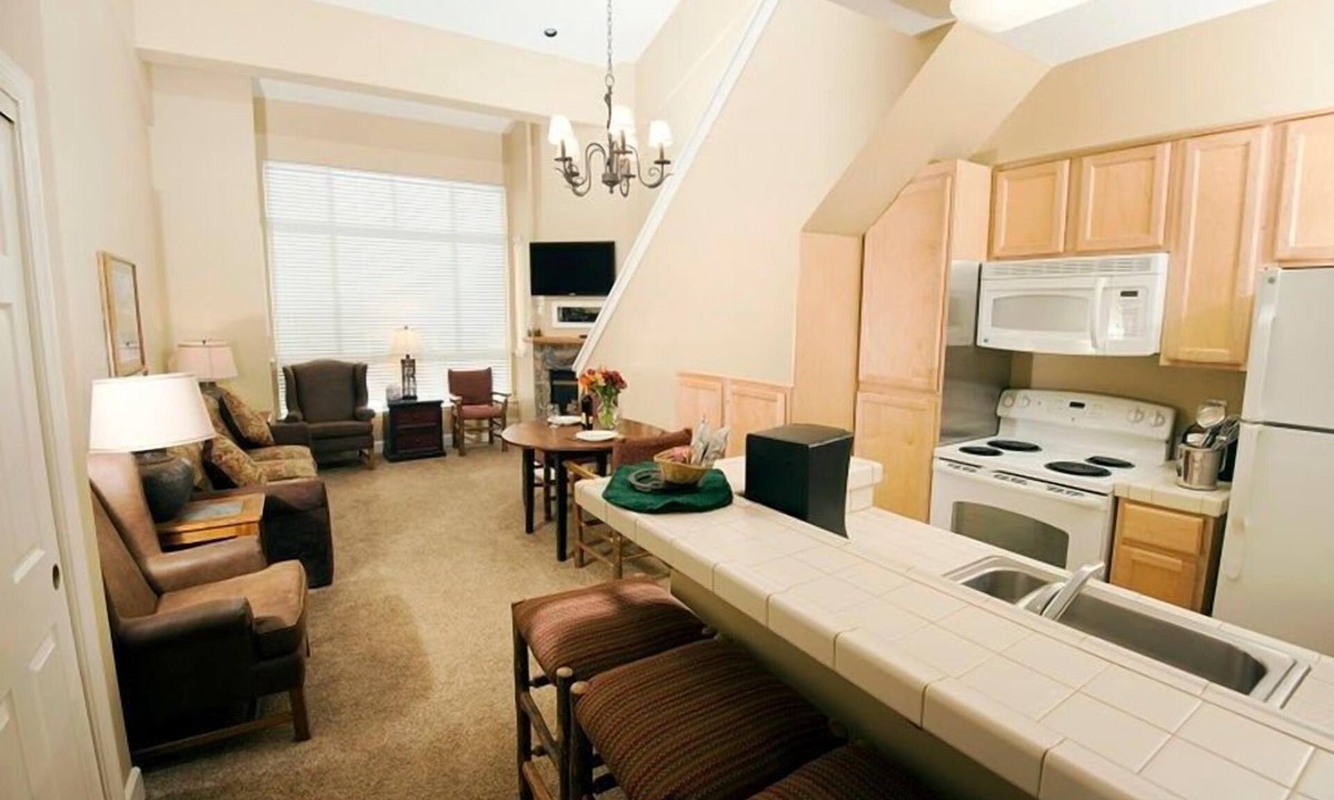 Alpine County Condo | Slopeside Location + Shared Outdoor Hot Tub