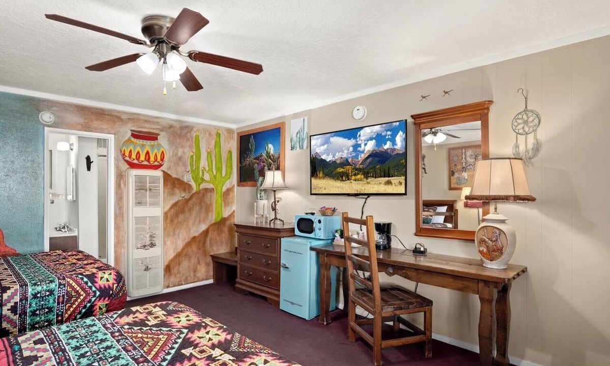 Glencoe Hotel | Smokey Bear Motel