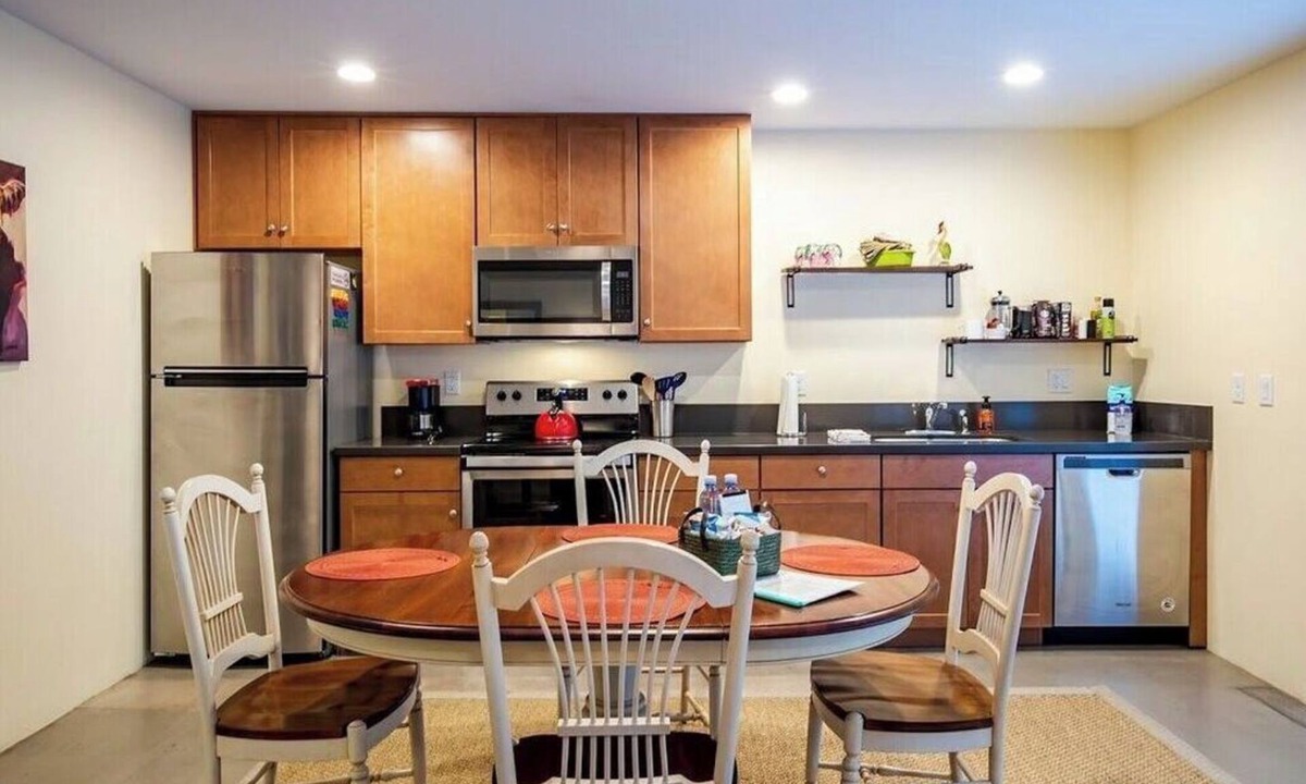 Campbell Grant House | Solar powered, central, private, secure guest house!