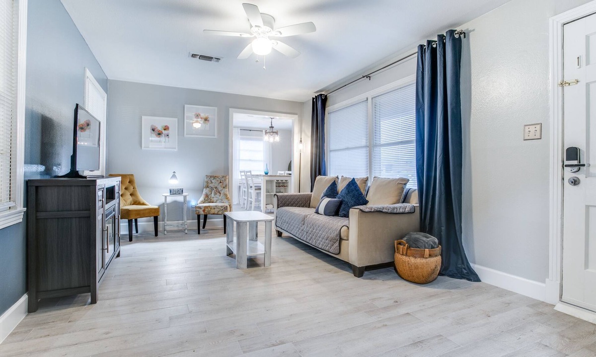 Pasadena House | Spacious 2 BR Fully Equipped Near Downtown/Galveston