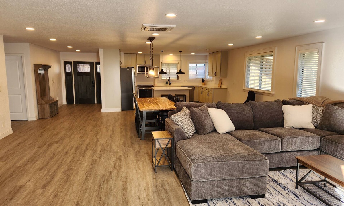 Portola House | Spacious 3 br/3 ba home with ample parking in heart of Plumas National Forest