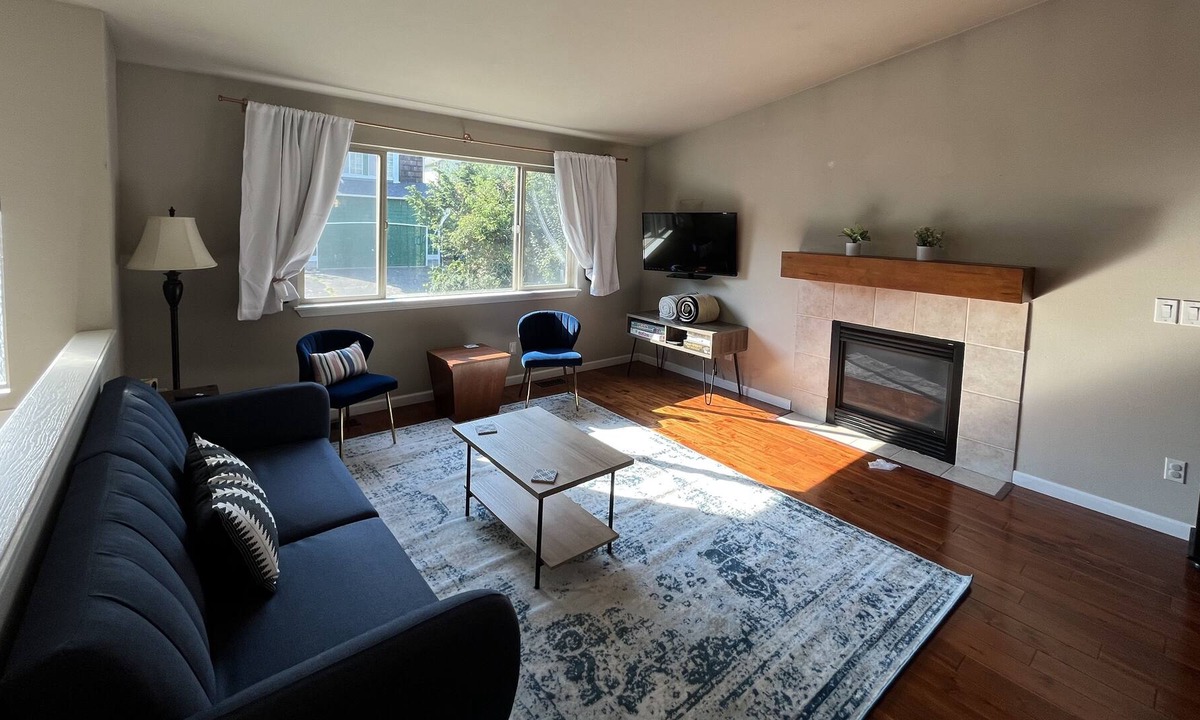 Mount Baker House | Spacious 3 BR near transit w/free parking