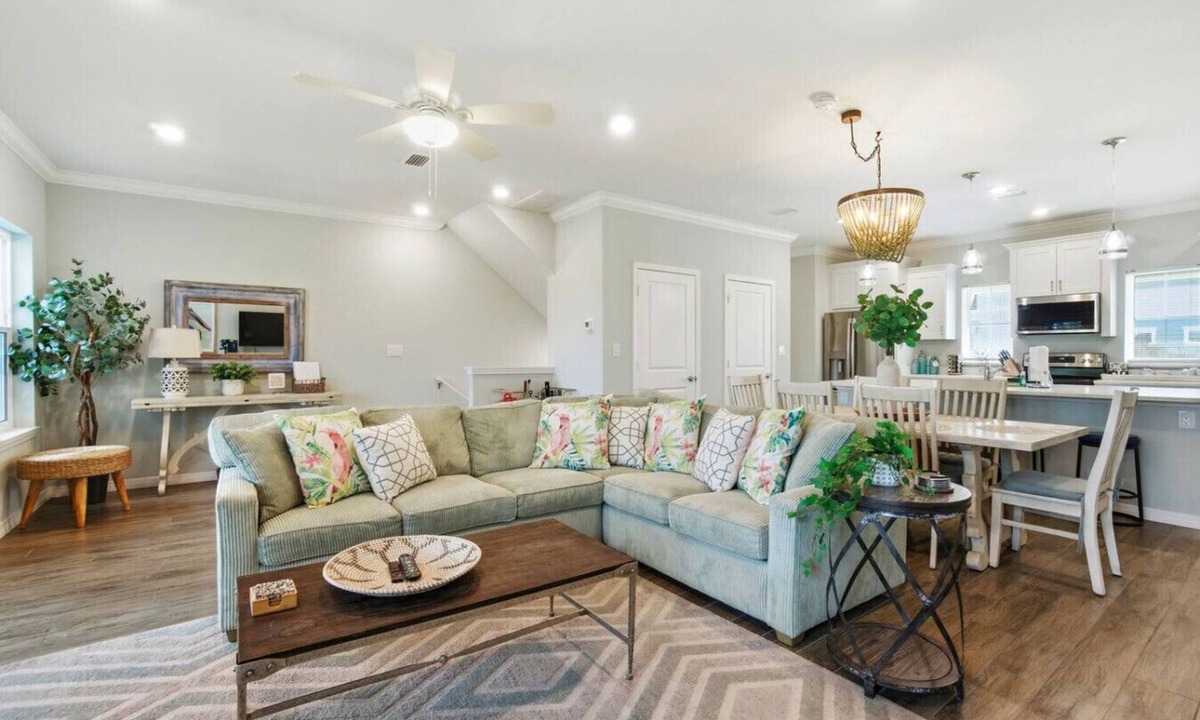 Ono Island Villa | Spacious 3-Level Townhome + Pool & Hot Tub
