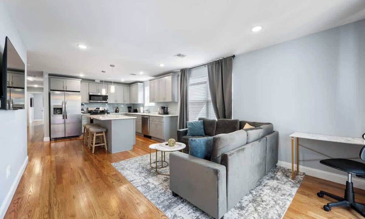 Forest Hill Apartment | Spacious 3BR/2BA w/King Bed Near Transit & Park