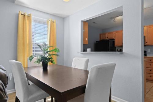 Columbia Apartment | Spacious 4 Bed Great for Commuting Dogs Ok