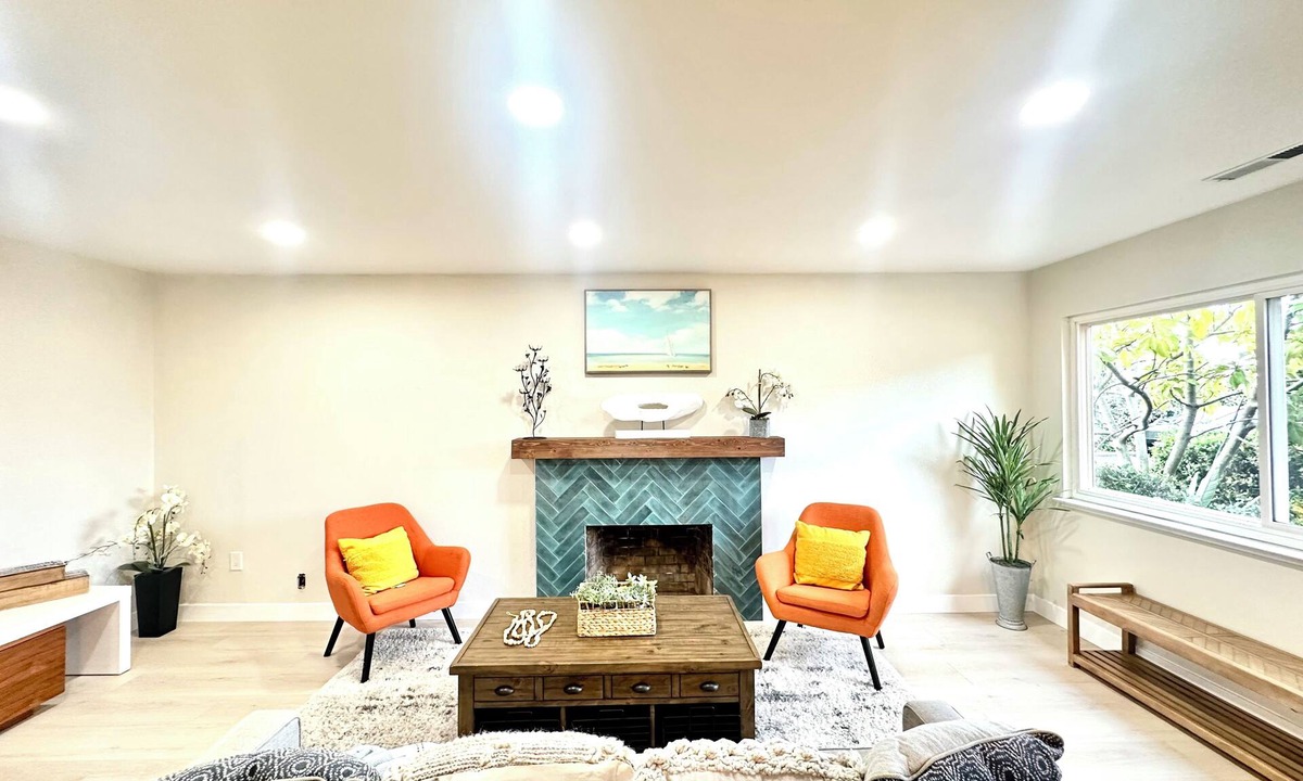 Rex Manor House | Spacious 4-bedroom house in cool Mountain View with WiFi