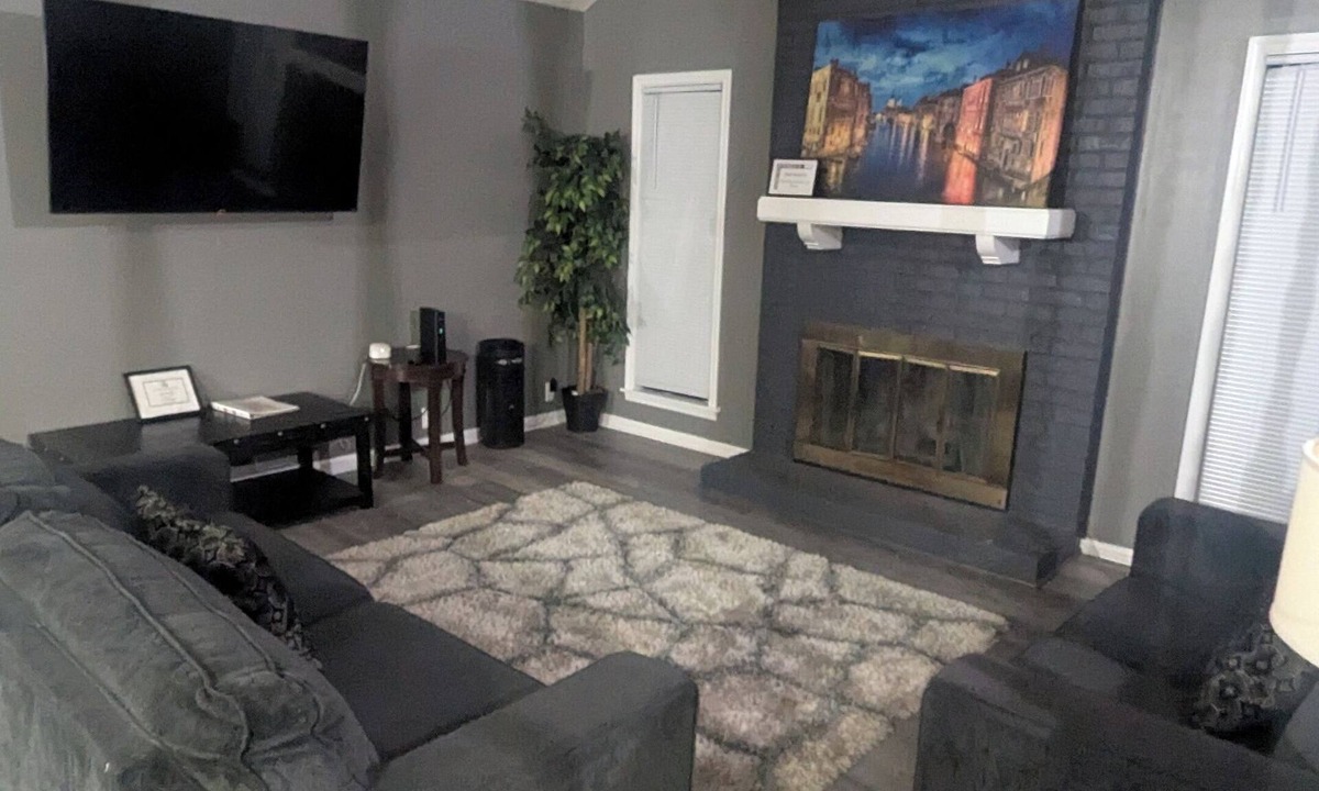 Albany House | Spacious 4-bedroom estate in beautiful Albany with AC