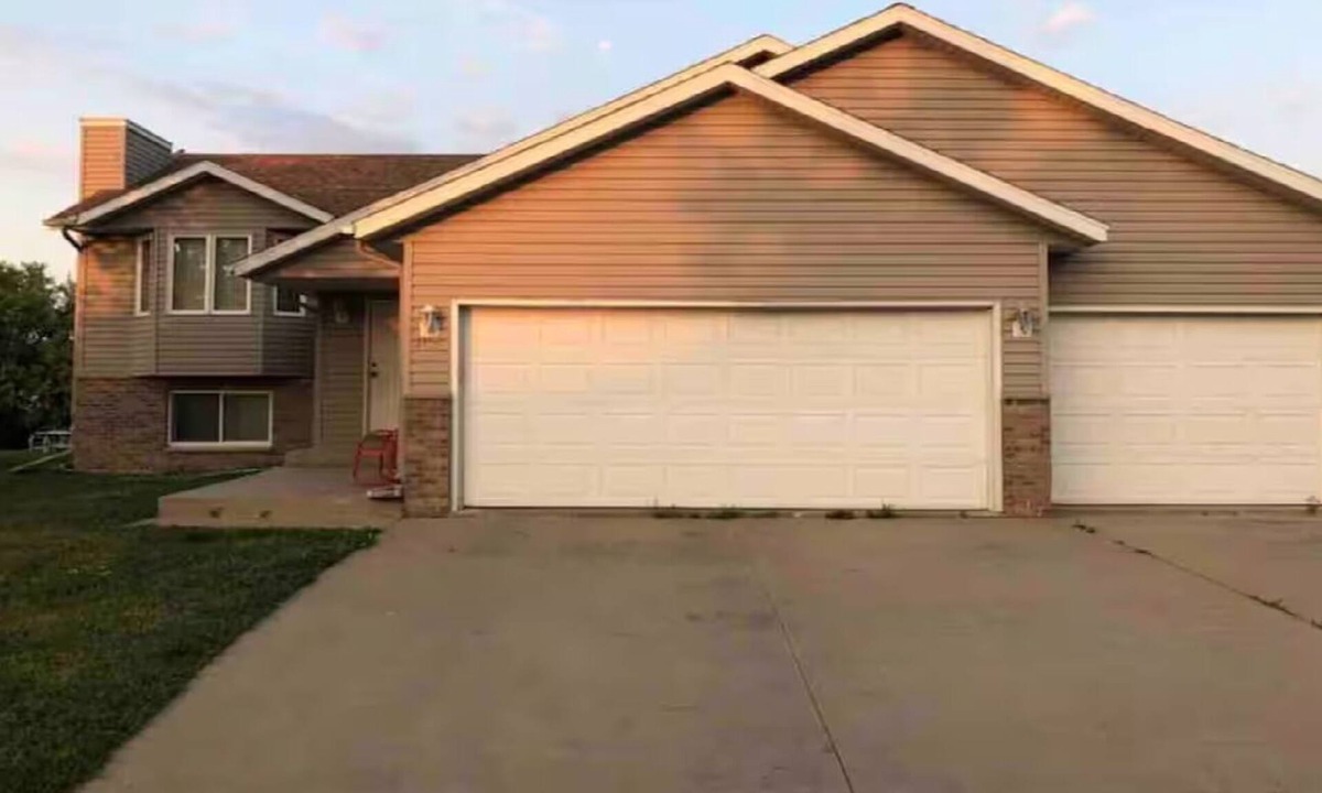 Rochester House | Spacious 4-bedroom house in awesome Rochester with AC
