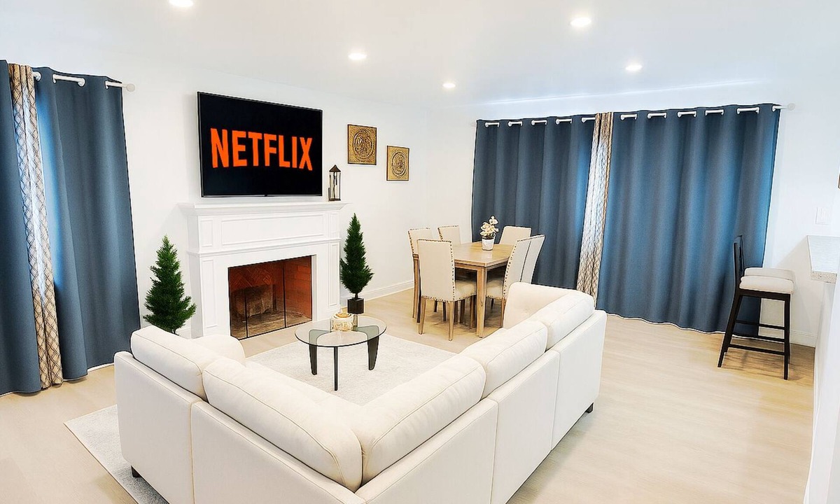 Whittier House | Spacious 4-bedroom house and 2-bathrooms in charming Whittier with WiFi, AC