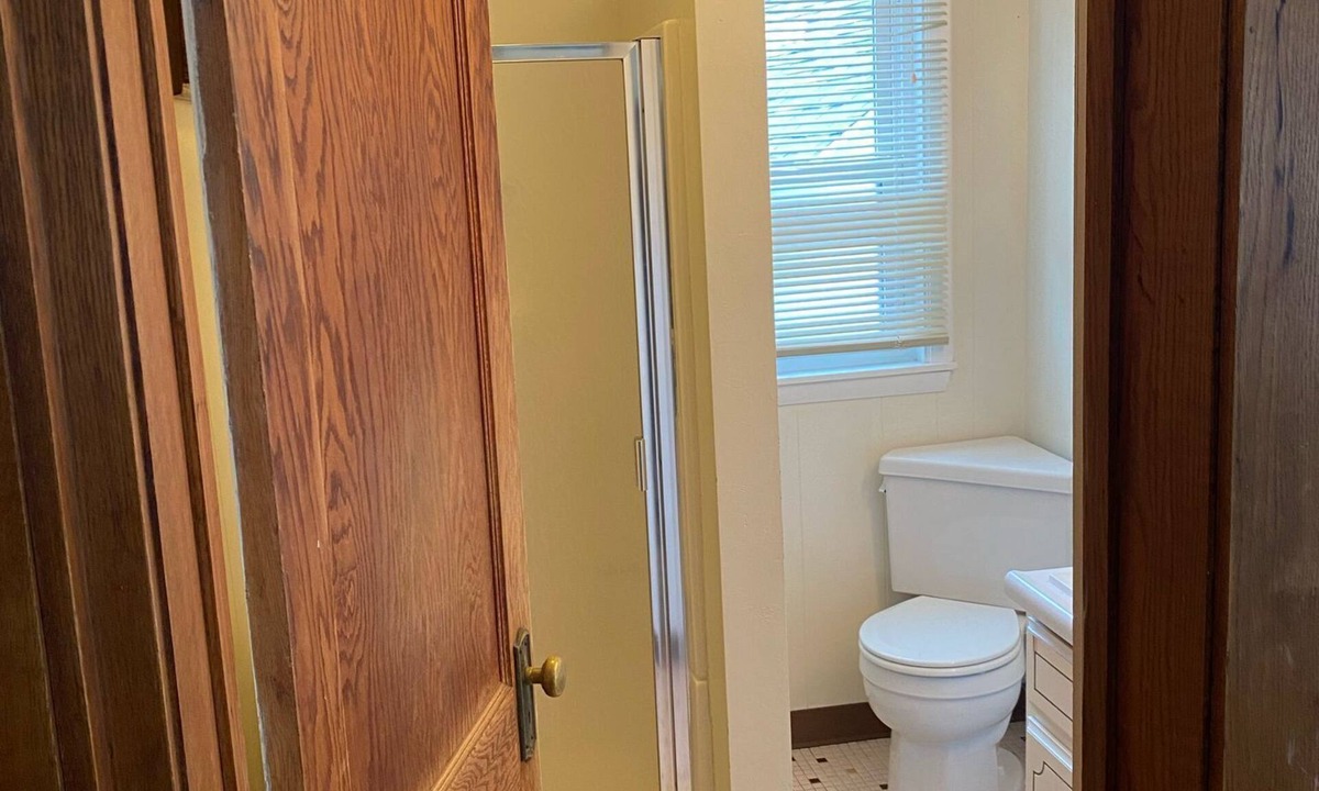 De Pere House | Spacious 4-bedroom house ready for NFL draft. Only 6 miles from the Stadium