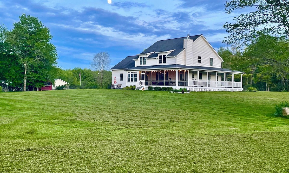 Rock Creek House | Spacious 5-bedroom house with WiFi, AC in delightful Rock Creek