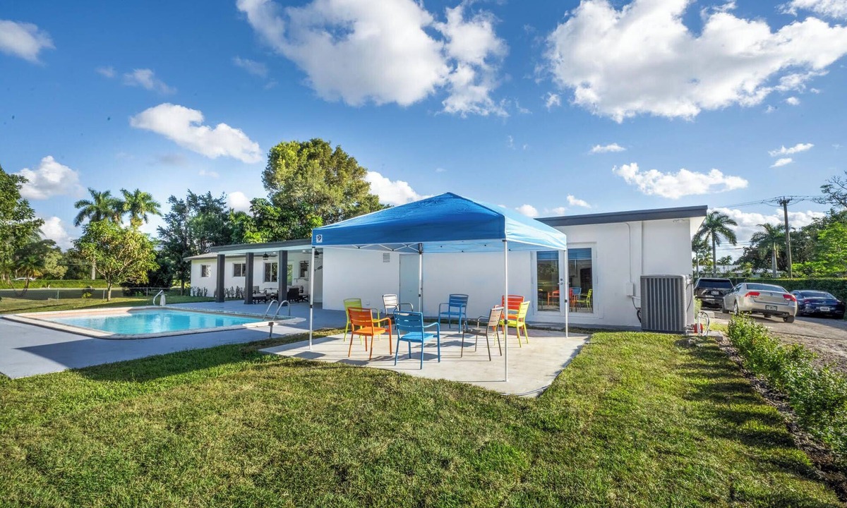 Southwest Ranches Villa | Spacious 7-bedroom house in delightful Southwest Ranches with AC