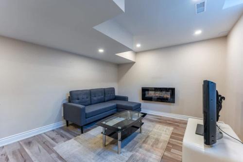 Brampton House | Spacious 7BR Home with Private Yard & Fast WiFi!