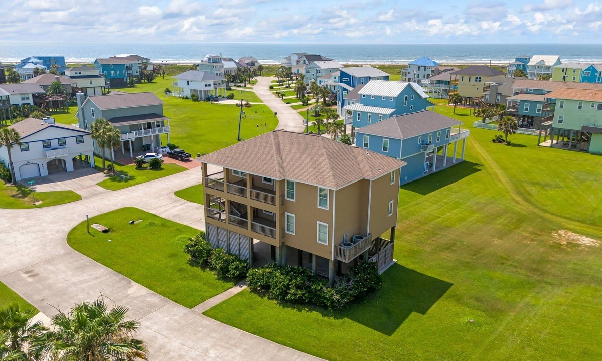 Pointe San Luis House | Spacious Beach Retreat | Sleeps 25 | Perfect for Families & Groups!