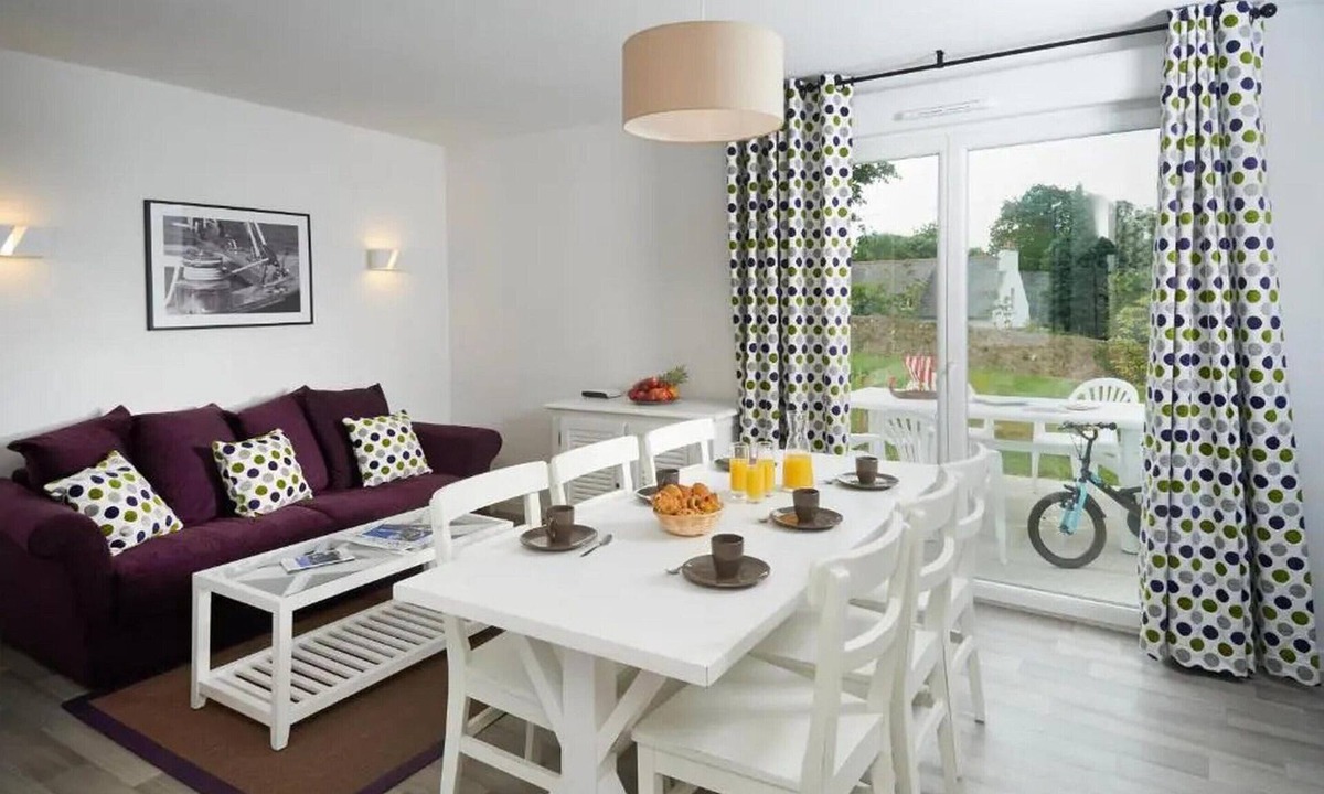 Audierne House | Spacious Coastal Duplex Cottage for 8
