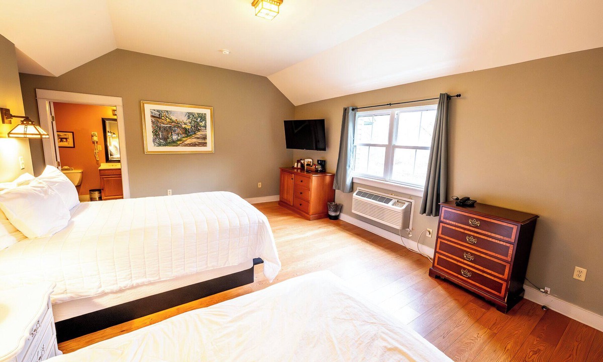 Shawnee On Delaware Hotel | Spacious Haven Near Recreational Outdoors | Golf, Spa & Onsite Dining