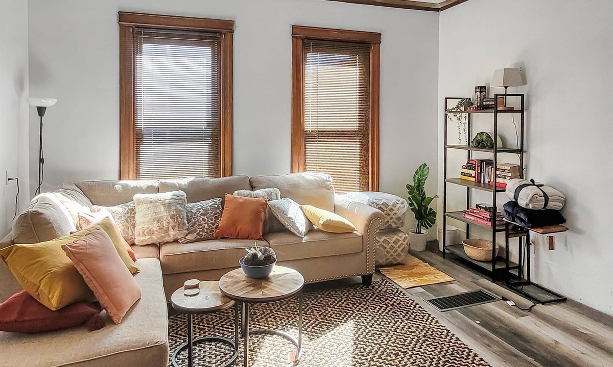 Center Avenue Historic District Apartment | Spacious & Historic Victorian Retreat