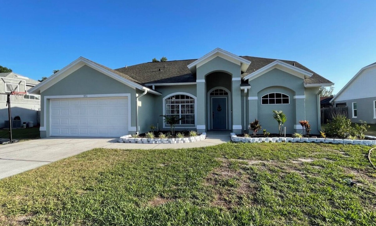 Riverview House | Spacious Home w/Heated Pool Smart TVs- Pool table