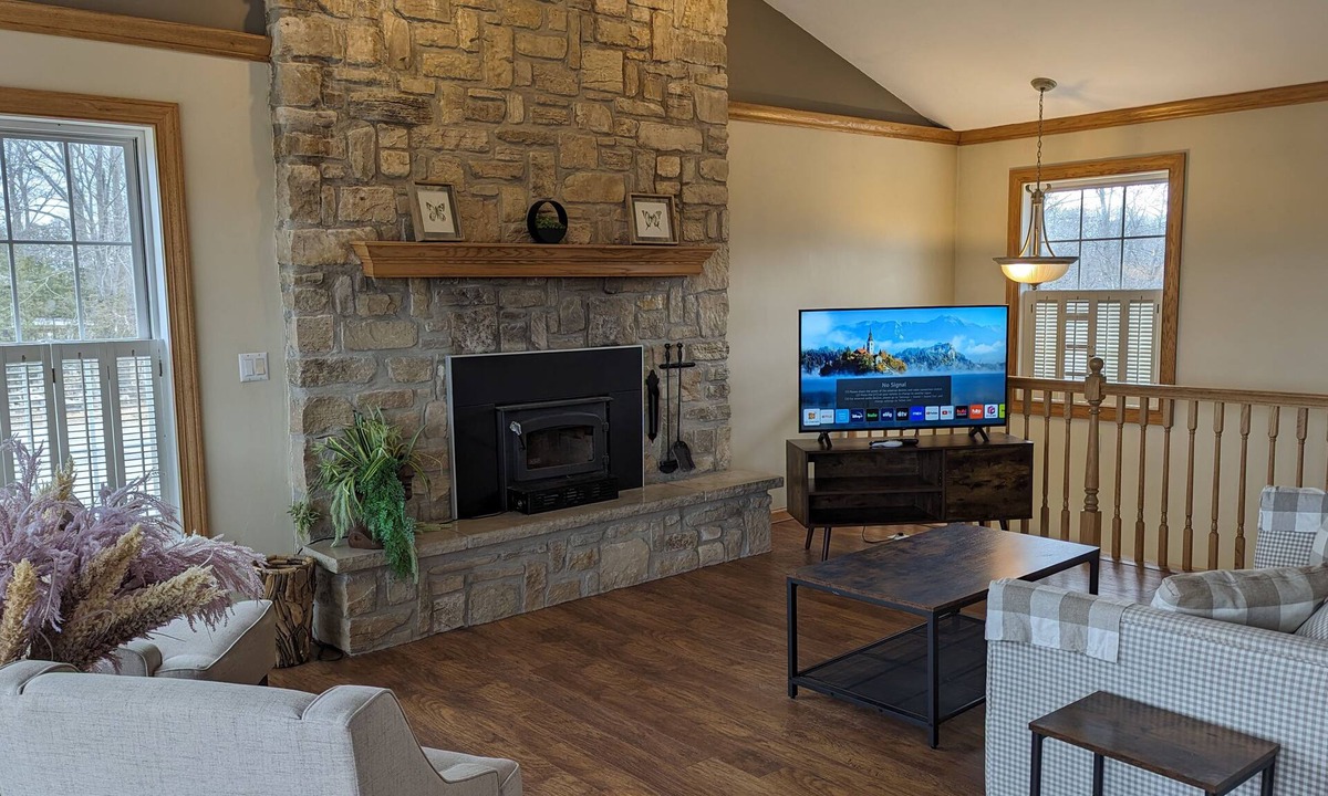 Washington Island Apartment | Spacious Island Apartment Above Biergarten Bar